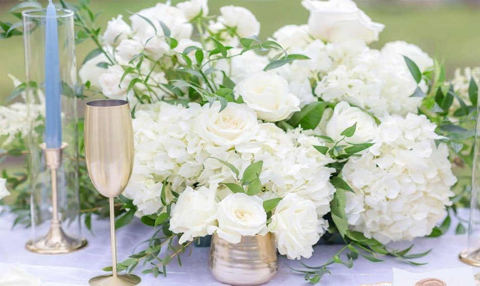 White Roses in Wedding Bouquets Timeless and Classic Choices