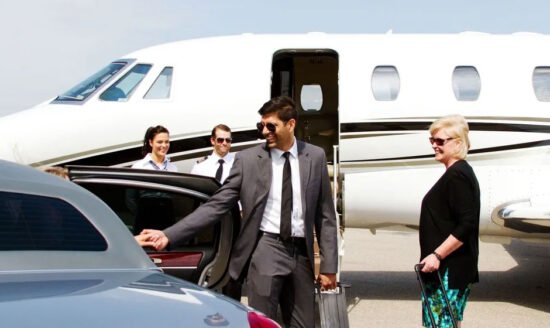 7 Ways a Chauffeur Service Takes the Stress Out of Airport Transportation