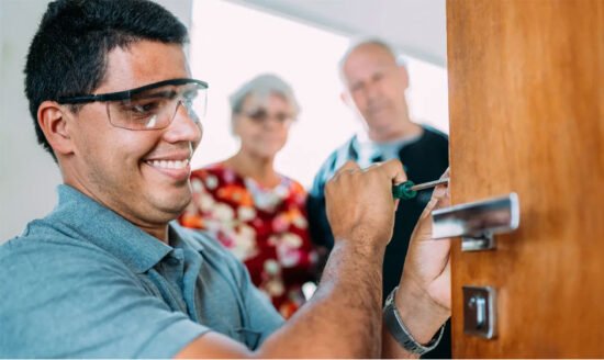 7 Precautions to Take While Hiring a Locksmith