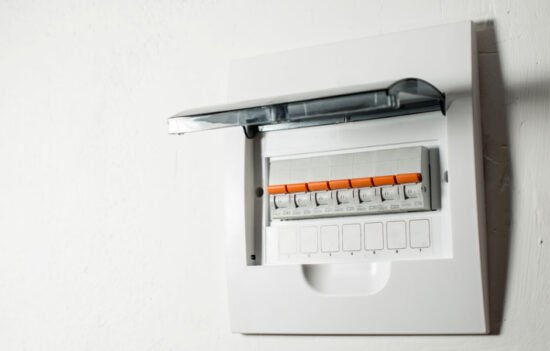 7-Steps-to-Safely-Install-Electrical-Fuses-in-Your-Home