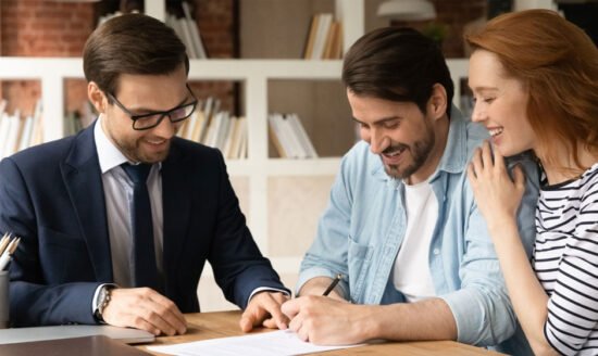 The Role of Toronto Employment Lawyers in Resolving Employment Agreements